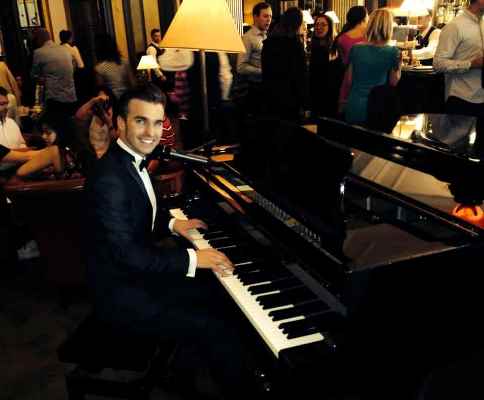 dean stansby - asian wedding - glen eagles golf course - piano vocalist
