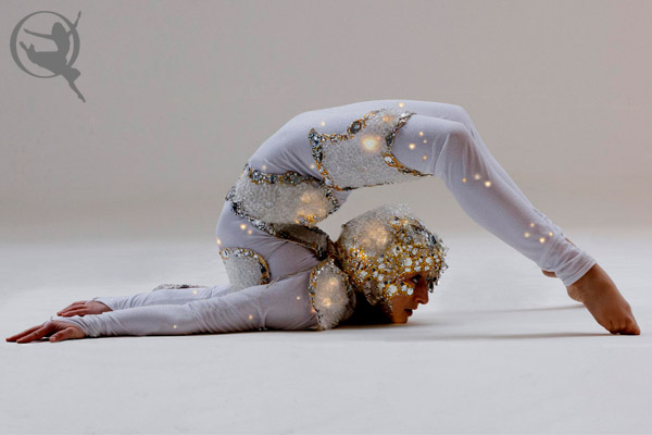 divine-company-contortionist-600x400